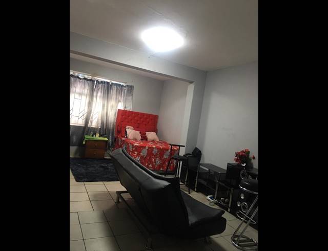 2.5 BEDROOM APARTMENT FOR SALE IN BULWER
